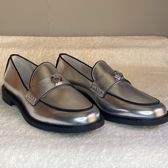 NEW IN BOX Karl Lagerfeld Paris Rylin Loafers in Silver (7M) - Picture 2 of 9